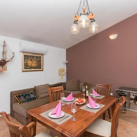 Frane 컨트리하우스 *
