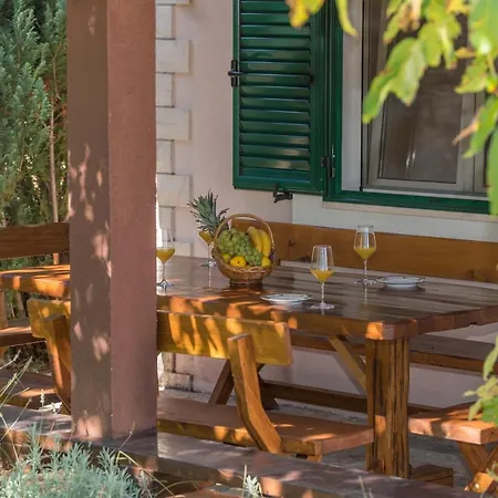 Country house Frane Slivno (Split-Dalmatia)