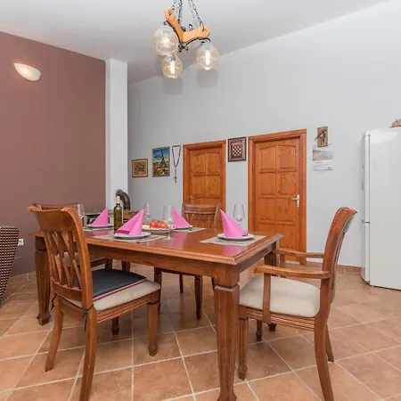 בית כפרי Frane *