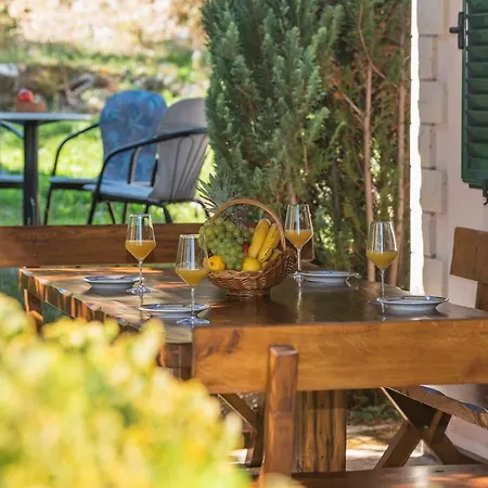 בית כפרי Frane *