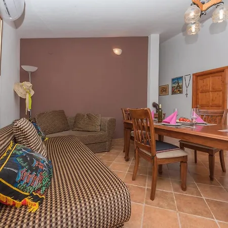 בית כפרי Frane *